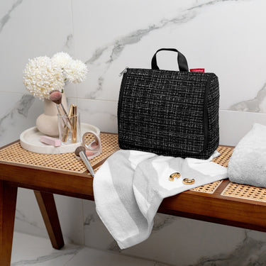 reisenthel cosmetics toiletbag XL - Kulturbeutel 28 cm (bouclé black) - Ansicht 4