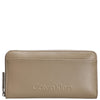 Calvin Klein Embossed Logo - Cartera L 12cc 19.2 cm RFID (crockery)