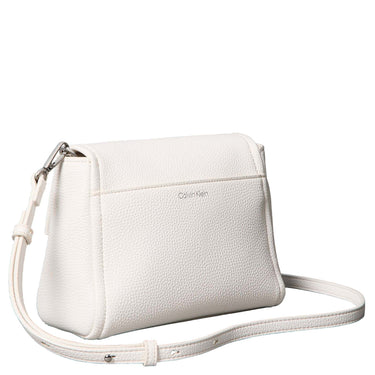 Calvin Klein Emblem Pebb - Umhängetasche (white alyssum) - Ansicht 2