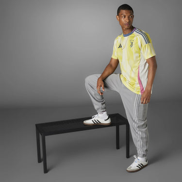 adidas Juventus Turin Fußball - Auswärtstrikot 24/25 Men (pure sulfur, XL) - Ansicht 8